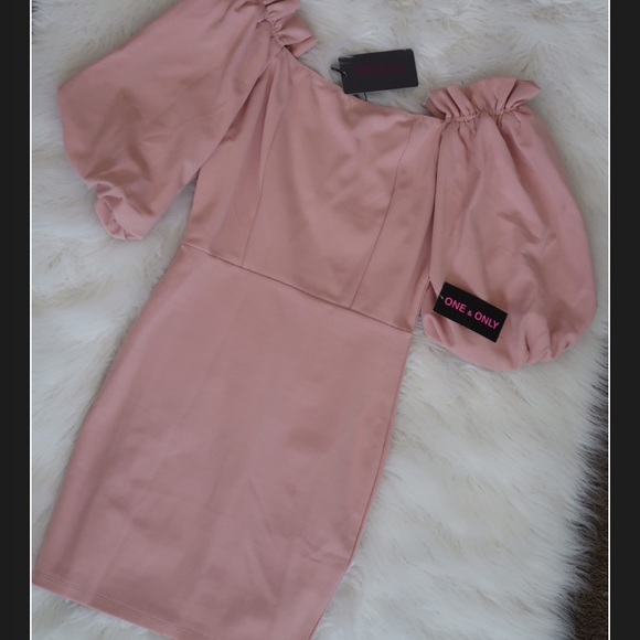 Soft pink off the shoulder dress - Picture 2 of 5